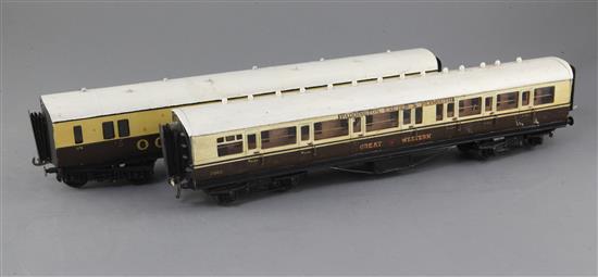 A set of two GWR coaches, Ocean Mail no.1174 and Ocean Express no.2060, in chocolate and cream,